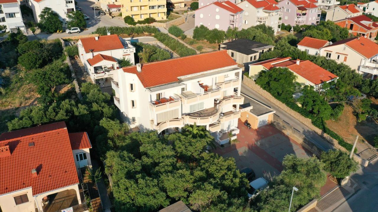 Apartments Tomy Novalja Exteriér fotografie