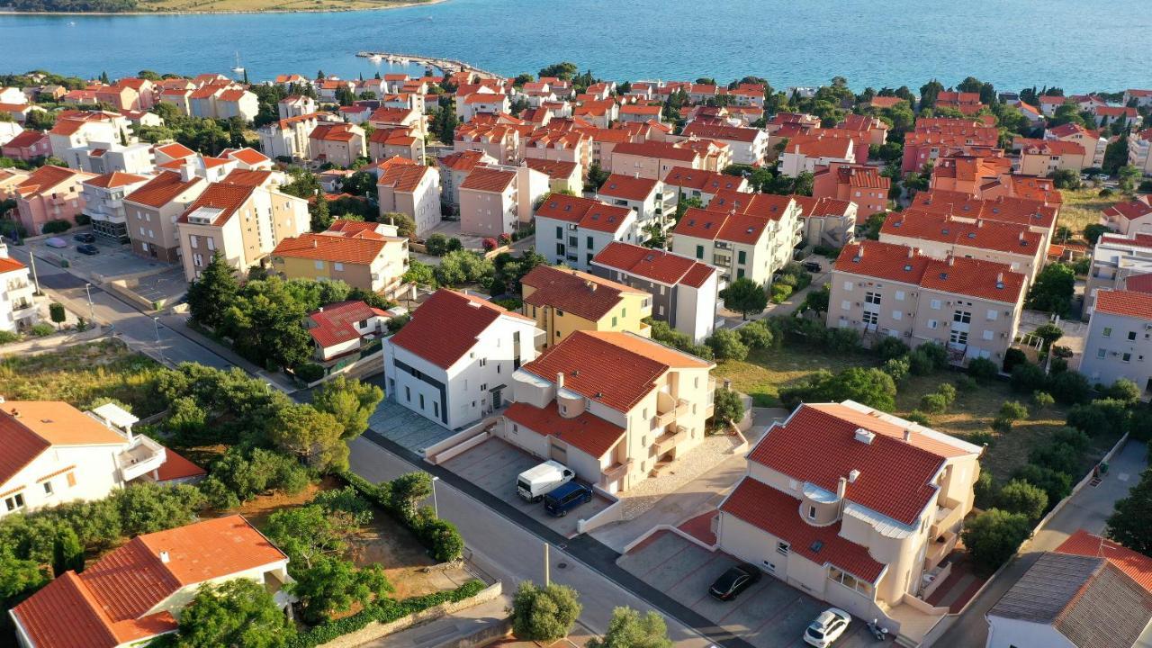 Apartments Tomy Novalja Exteriér fotografie